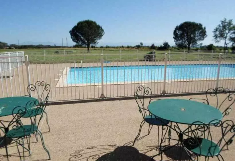 Hotelli Domaine De Garabaud