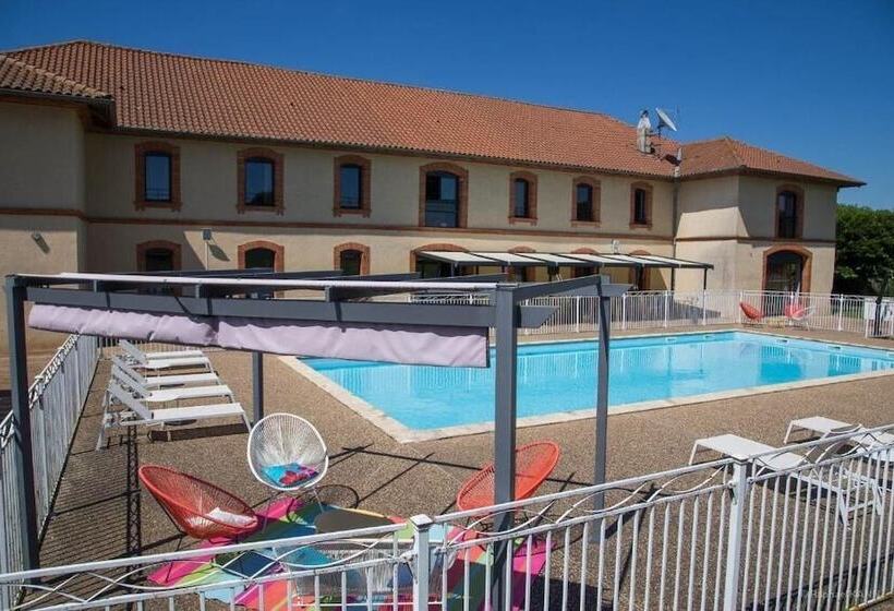 هتل Domaine De Garabaud