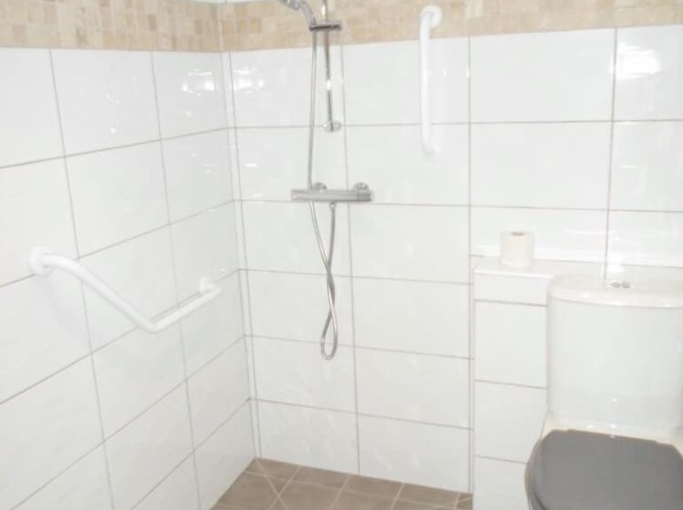 هتل Domaine De Garabaud