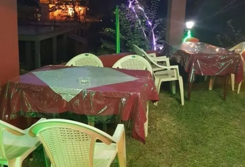 هتل Goroomgo Aby S Hut Manali
