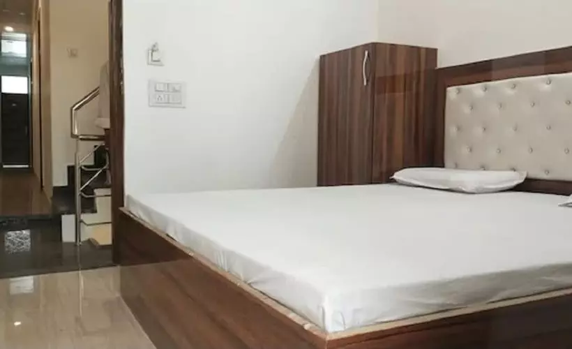Hotelli Goroomgo Double Tree Ghaziabad