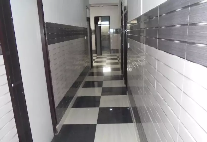 Hotelli Goroomgo Labh Mahal Meerut