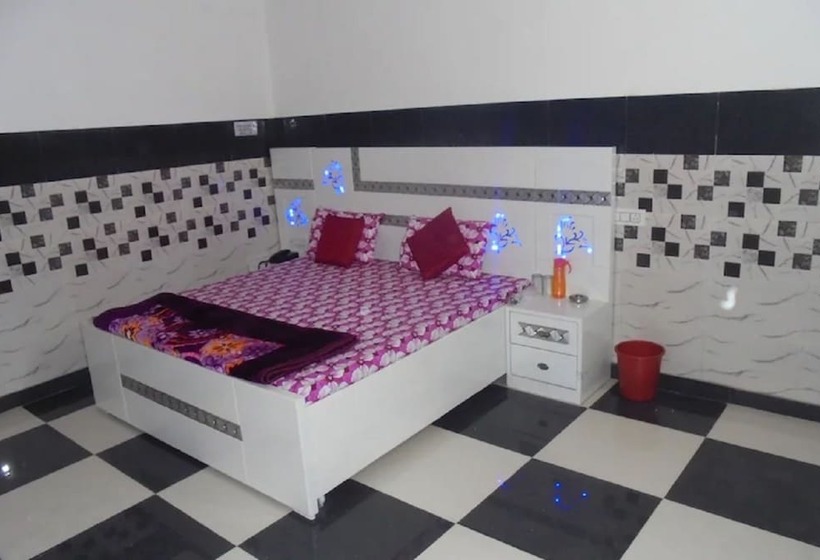 호텔 Goroomgo Labh Mahal Meerut