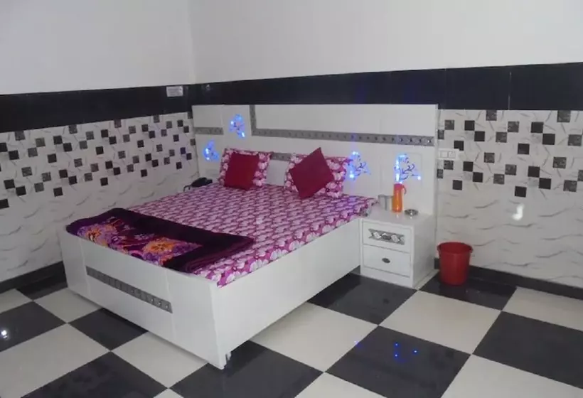 Hotelli Goroomgo Labh Mahal Meerut