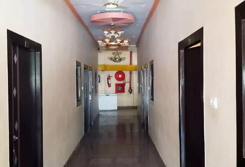 Hotelli Goroomgo Maatu Shri Guest House Mathura