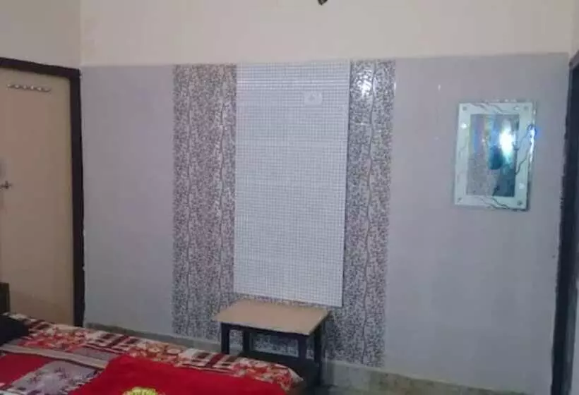 Hotelli Goroomgo Maatu Shri Guest House Mathura