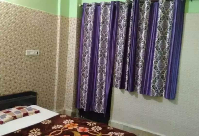 Hotelli Goroomgo Maatu Shri Guest House Mathura