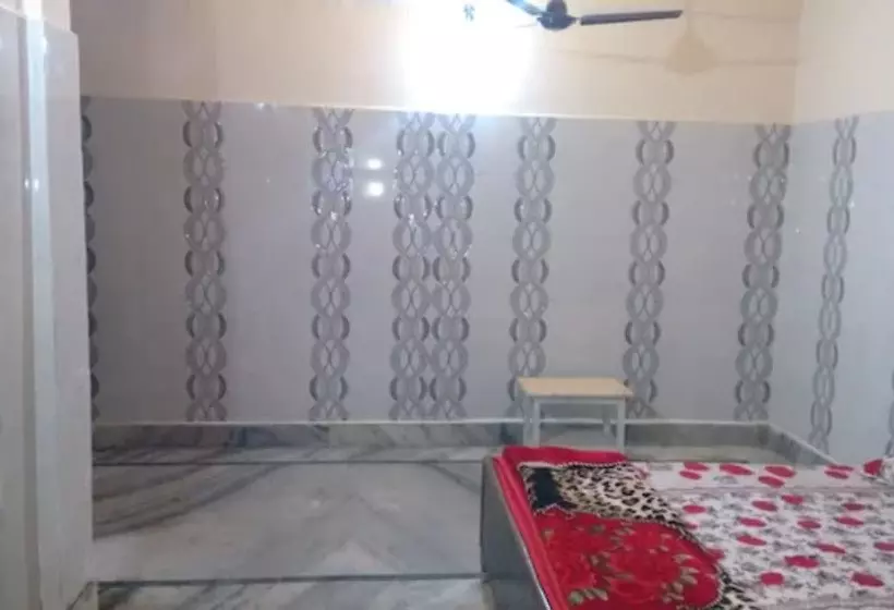 Hotelli Goroomgo Maatu Shri Guest House Mathura