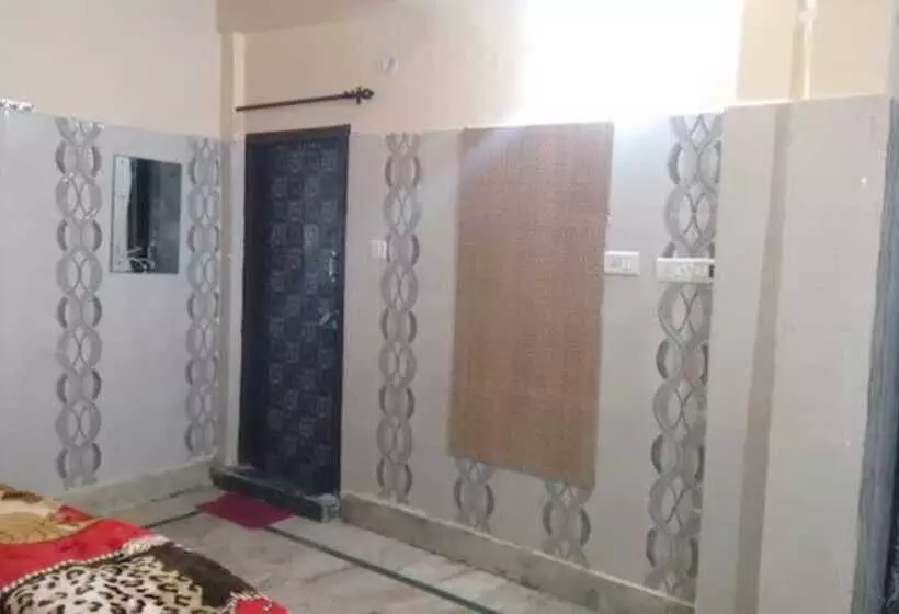 Hotelli Goroomgo Maatu Shri Guest House Mathura