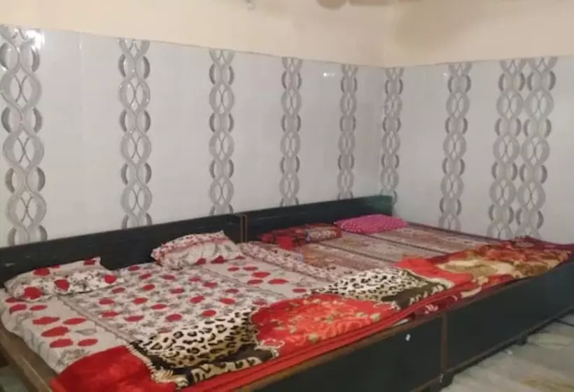 Hotelli Goroomgo Maatu Shri Guest House Mathura