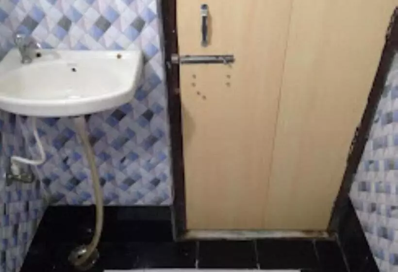 Hotelli Goroomgo Maatu Shri Guest House Mathura