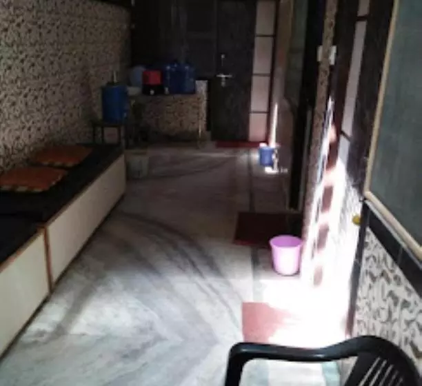 Hotelli Goroomgo Maatu Shri Guest House Mathura