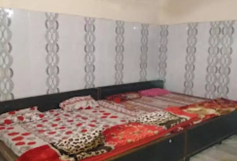 Hotelli Goroomgo Maatu Shri Guest House Mathura