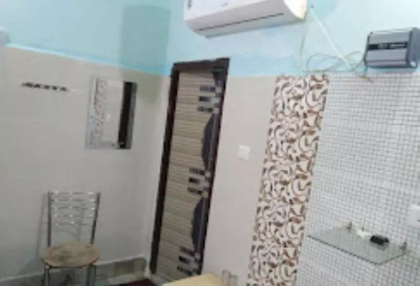 Hotelli Goroomgo Maatu Shri Guest House Mathura