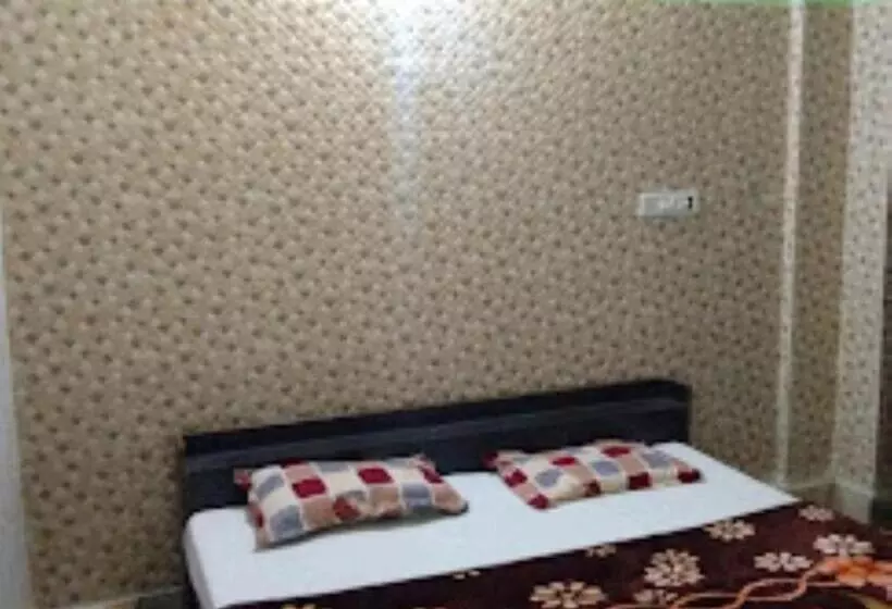 Hotelli Goroomgo Maatu Shri Guest House Mathura