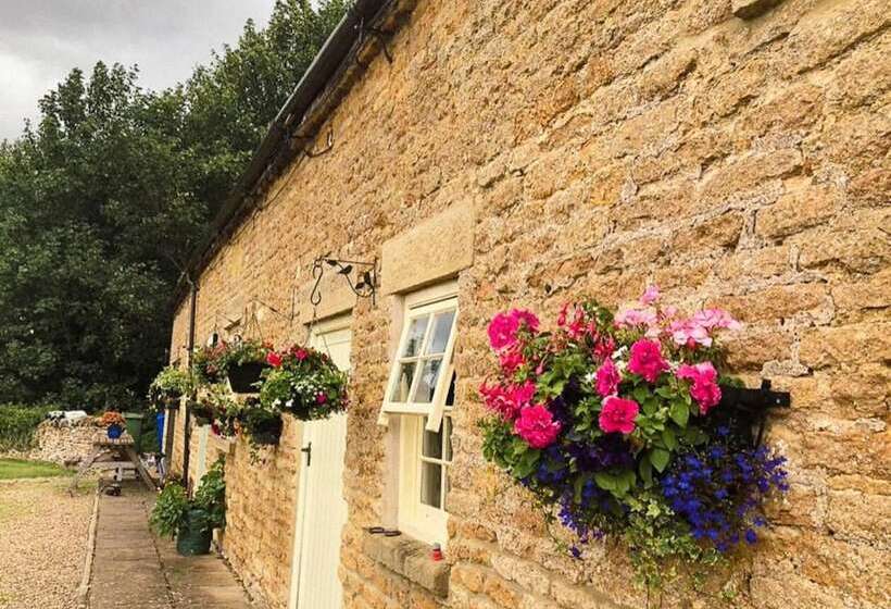 Luxury, Self Contained Country Cottage With View