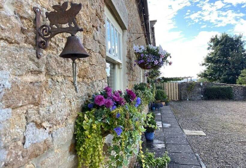 Luxury, Self Contained Country Cottage With View