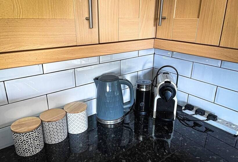 Luxury, Self Contained Country Cottage With View