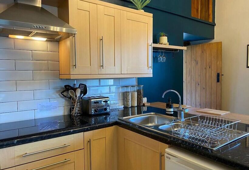 Luxury, Self Contained Country Cottage With View