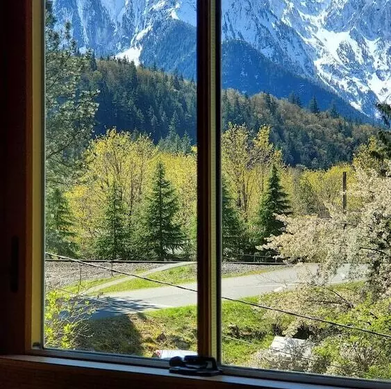 Majatalo Bush House Inn