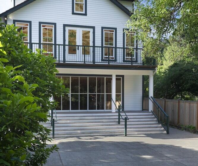 펜션 Bush House Inn