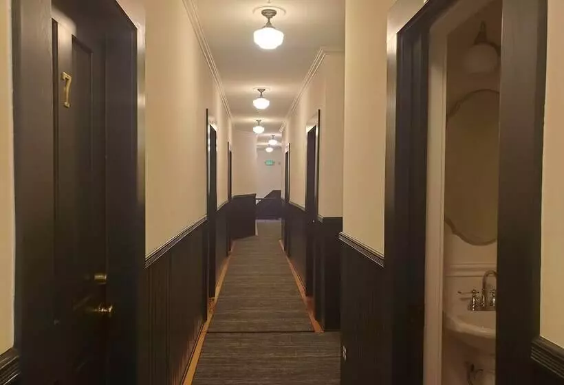 Majatalo Bush House Inn