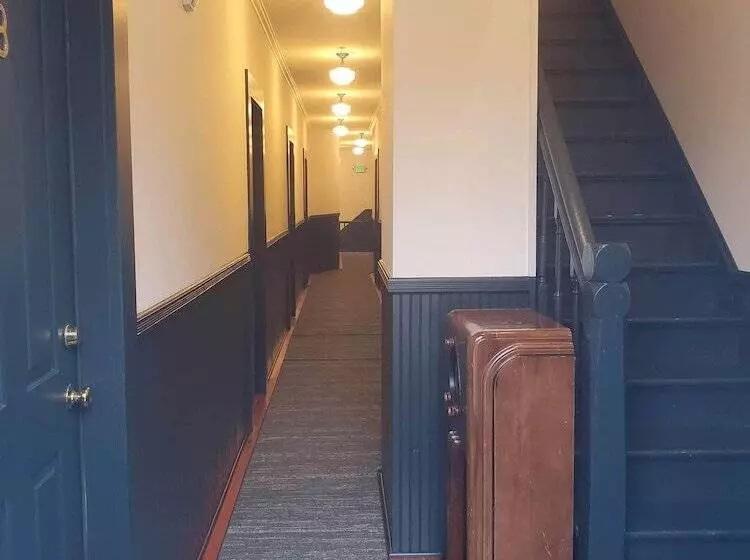 Majatalo Bush House Inn