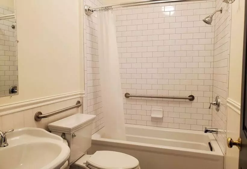 Majatalo Bush House Inn