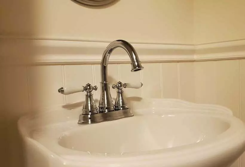 Majatalo Bush House Inn