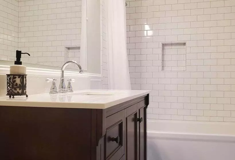 Majatalo Bush House Inn