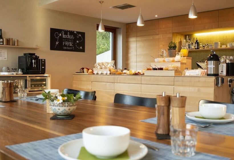 بنسيون Pensiun Laresch