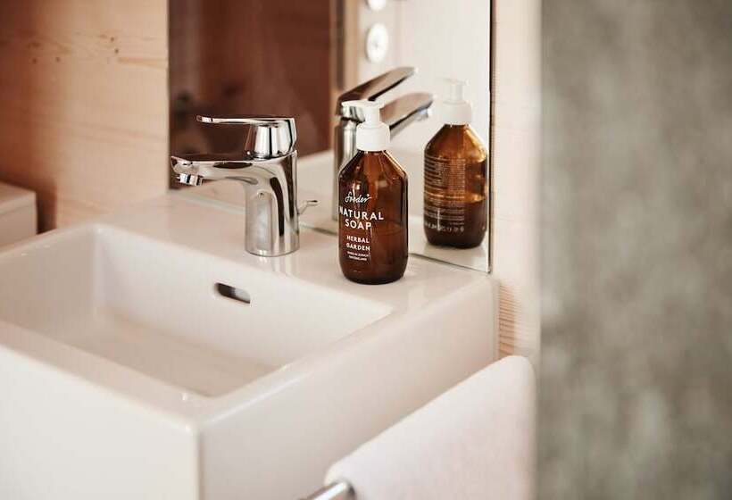 بنسيون Pensiun Laresch