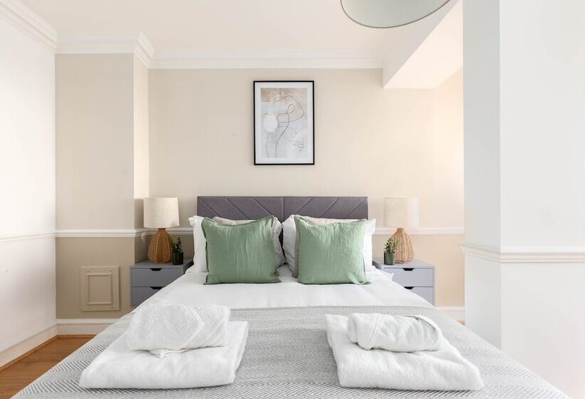 پانسیون The Goldhawk Road Collection