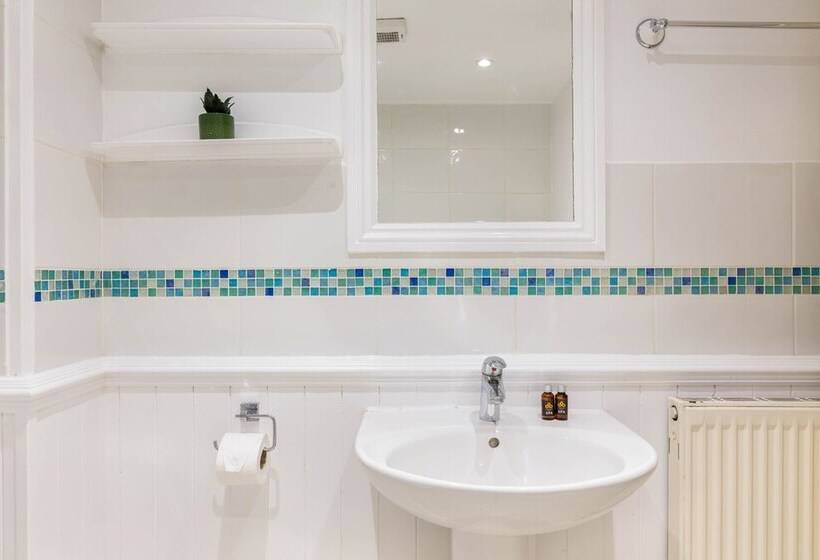 پانسیون The Goldhawk Road Collection