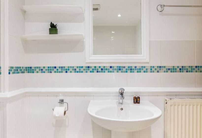 پانسیون The Goldhawk Road Collection