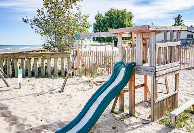 Beach Club Of Oscoda Cottages