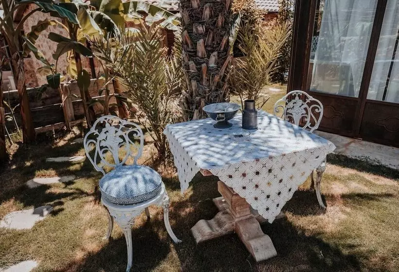 Hotelli Kassandra Heritage