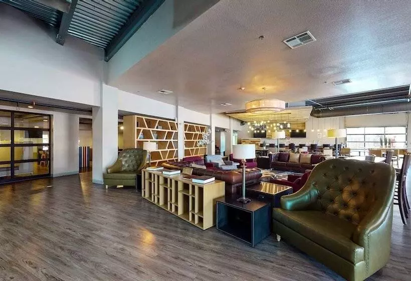 هتل Aggieland Boutique