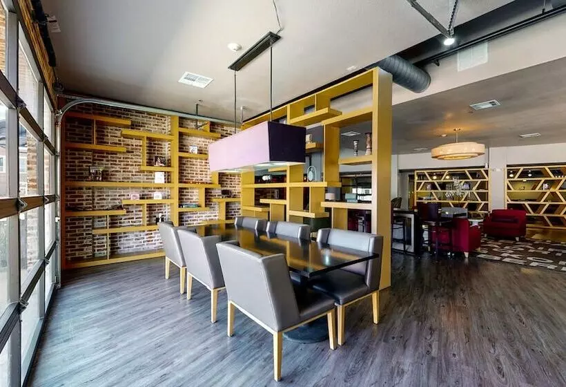 هتل Aggieland Boutique