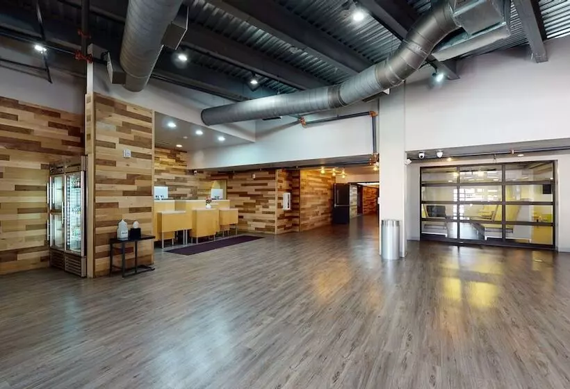 هتل Aggieland Boutique