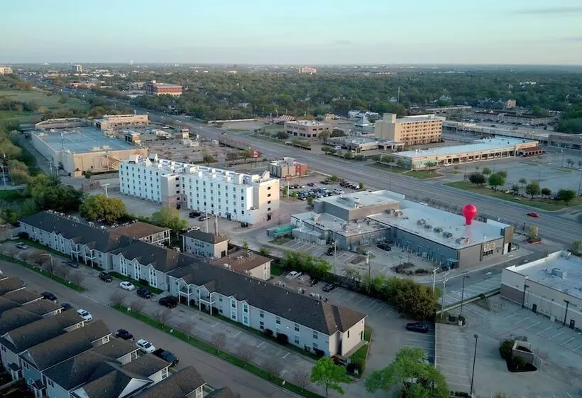 هتل Aggieland Boutique