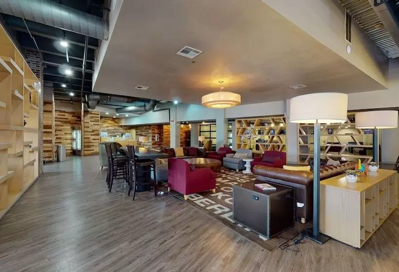 هتل Aggieland Boutique