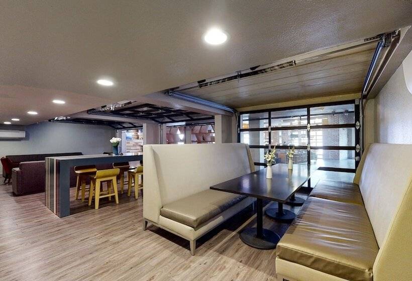 فندق Aggieland Boutique