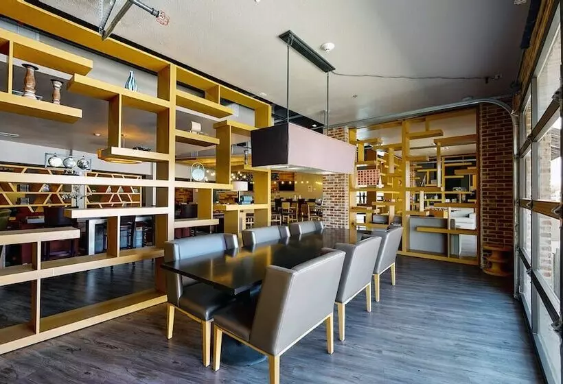 هتل Aggieland Boutique