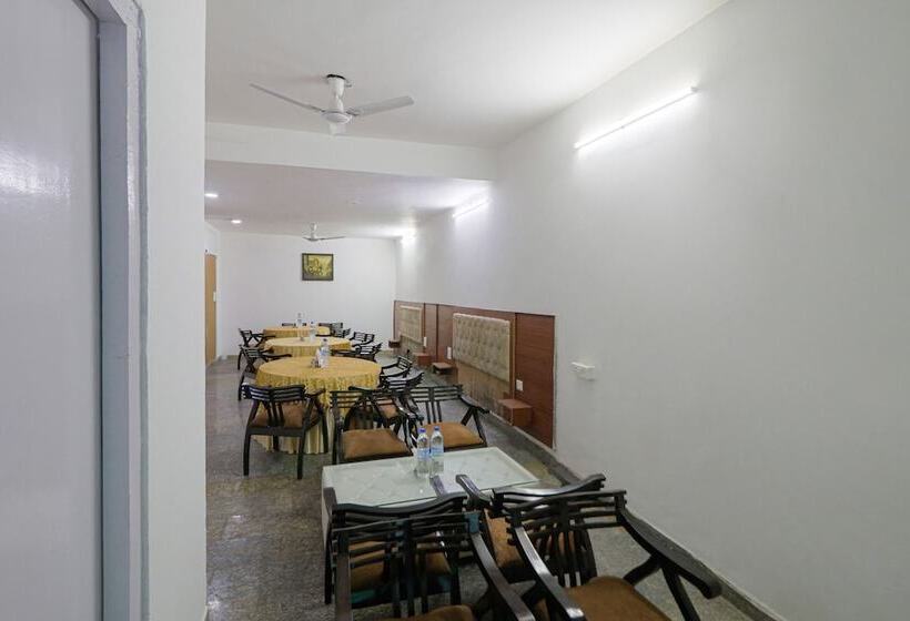 Отель Dreamz Hospitality 2