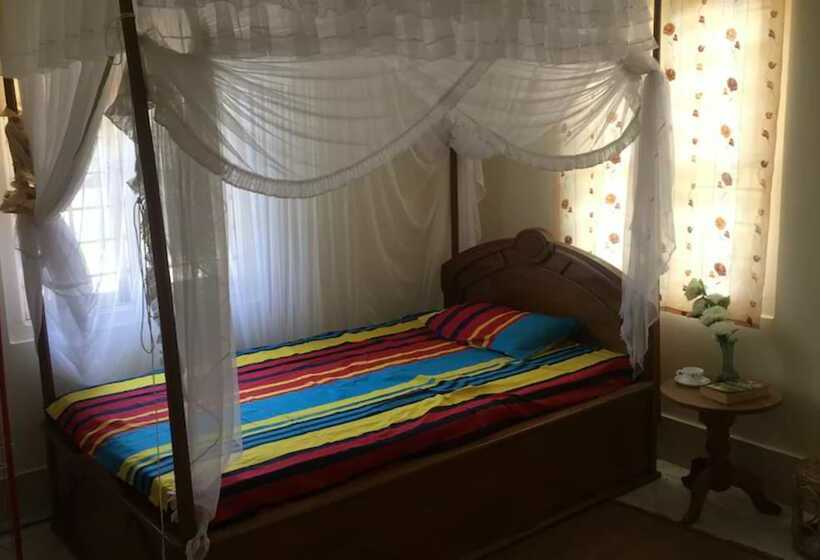 هتل Goroomgo Eco Haritage Villa Imphal