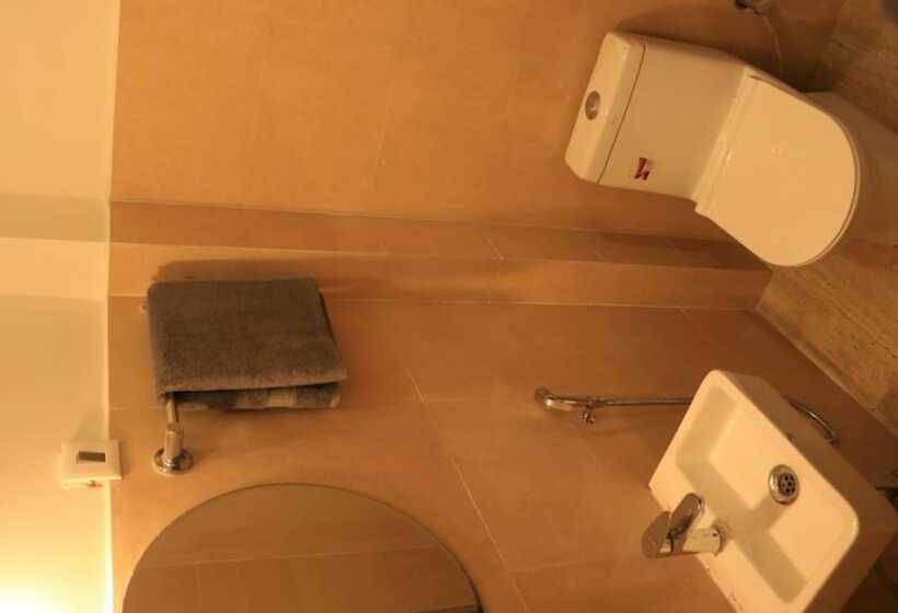 هتل Goroomgo Eco Haritage Villa Imphal