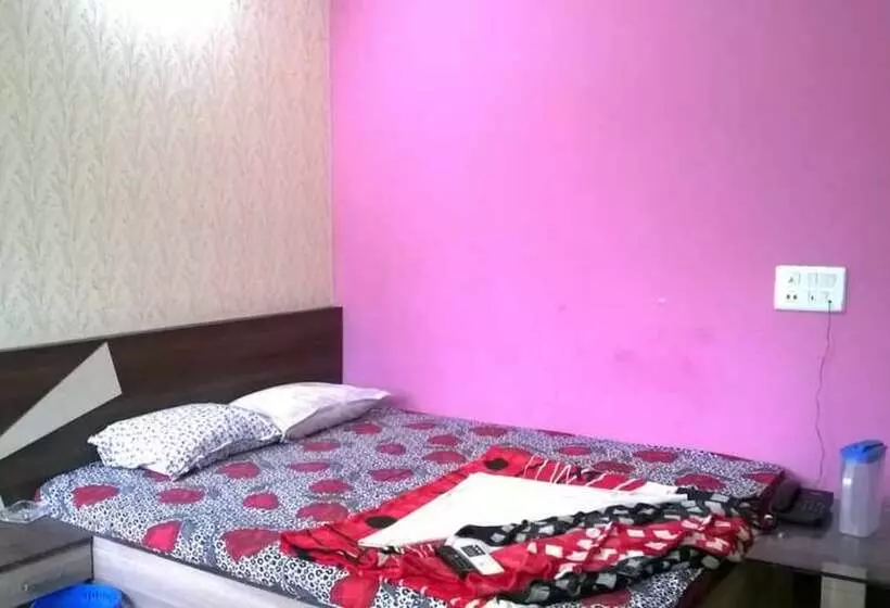 ホテル Goroomgo Prantik Agartala