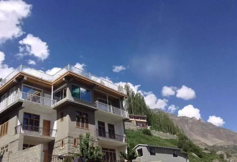هتل Hunza Lounge