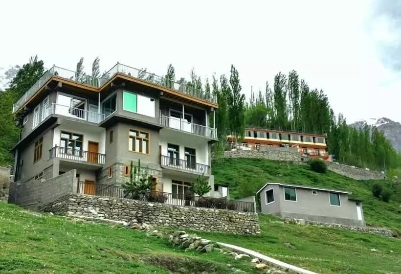 هتل Hunza Lounge